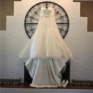 Sweetheart strapless wedding gown